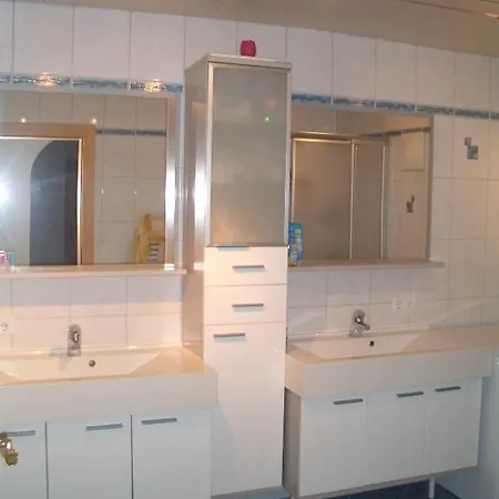 Gaestehaus Schwoagerhof مزرعة للإقامة *