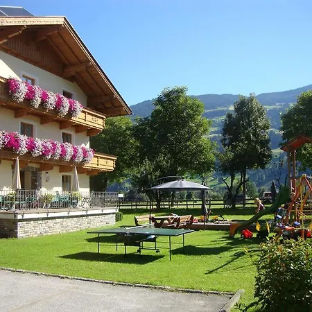 Gospodarstwo agroturystyczne Gaestehaus Schwoagerhof Fügen