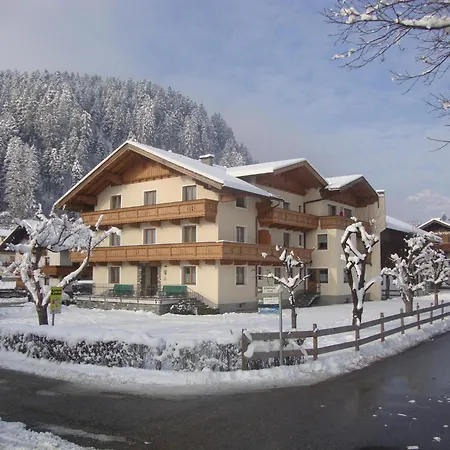 Alloggio per agriturismo Gaestehaus Schwoagerhof Fügen