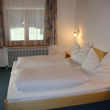 Gaestehaus Schwoagerhof مزرعة للإقامة فغن