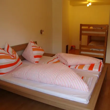 Gaestehaus Schwoagerhof مزرعة للإقامة