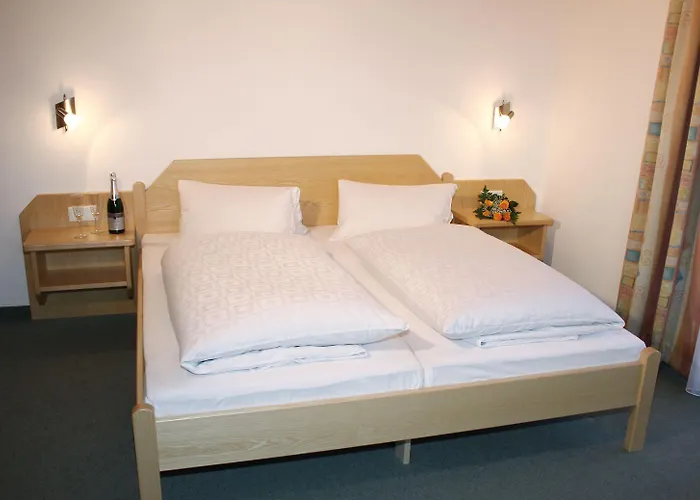 Gaestehaus Schwoagerhof مزرعة للإقامة *