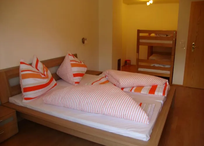 Gaestehaus Schwoagerhof مزرعة للإقامة