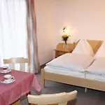 Gaestehaus Schwoagerhof * Fügen
