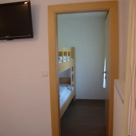 Gaestehaus Schwoagerhof Фюген