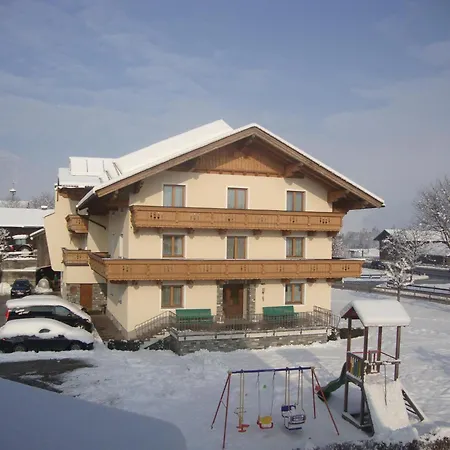 Gaestehaus Schwoagerhof Séjour à la ferme Fügen